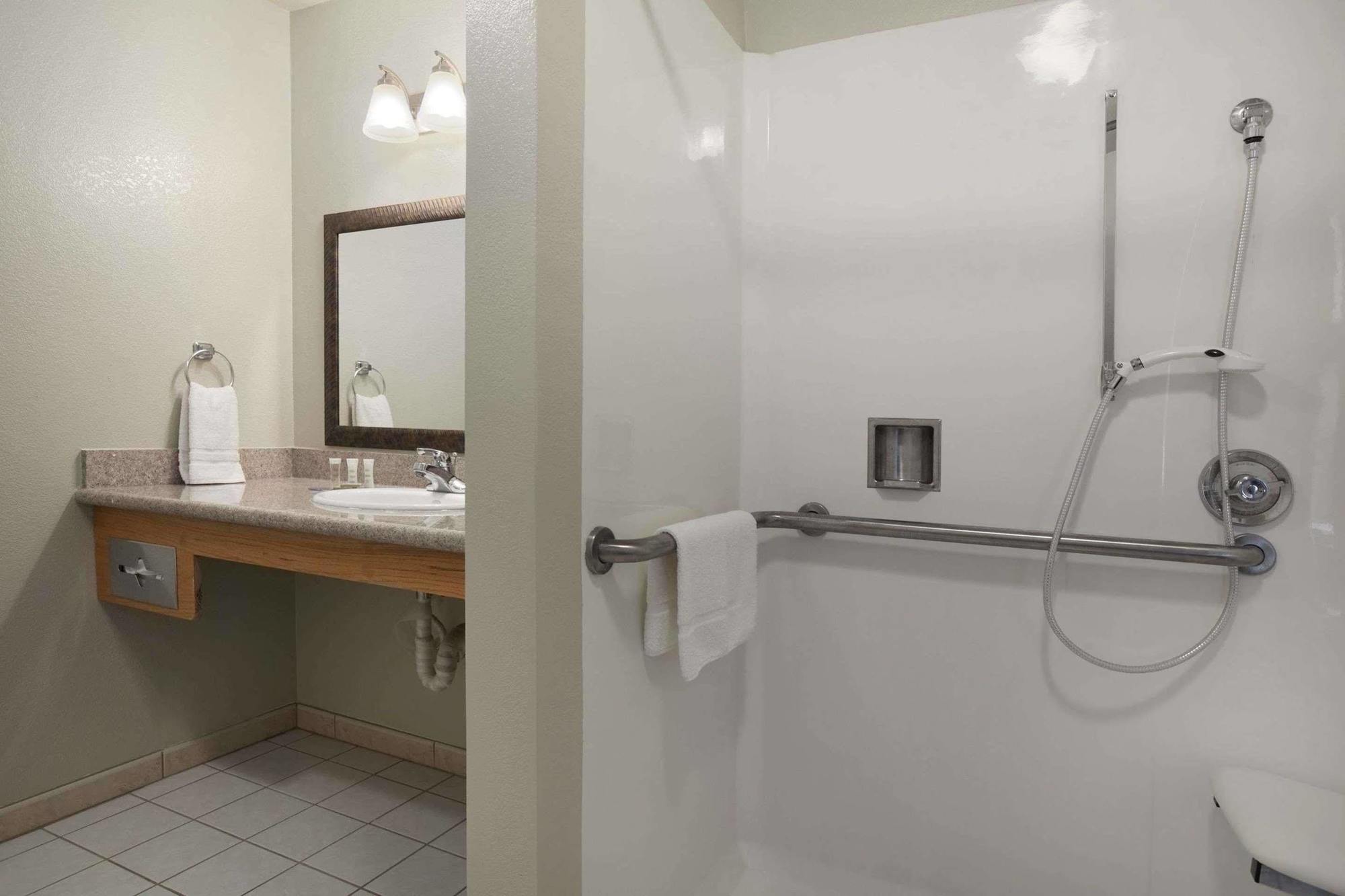 Super 8 By Wyndham Vallejo/napa Valley 3* Vallejo